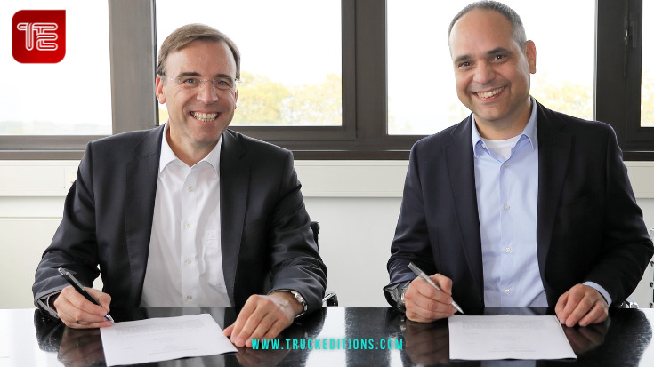 Yaris Pürsün, Head of Global Powersystems Operation de Daimler Truck et Bernd Nagel, associé et PDG du groupe Gehring signe un partenariat pour collaborer dans la conception et la construction des moteurs électriques de VI.