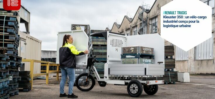 Femme chargeant un vélo-cargo Kleuster 350 devant entrepôt industriel