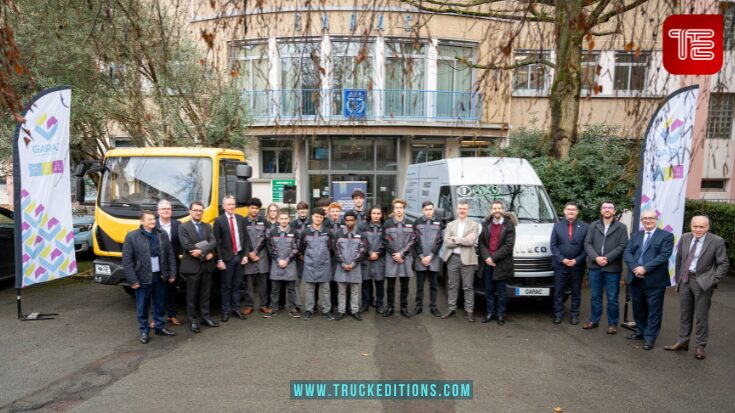 La remise s’est tenue au campus du GARAC en présence d’Andrea Alpignano, directeur général d’IVECO France, et de Laurent Roux, directeur général du GARAC.
