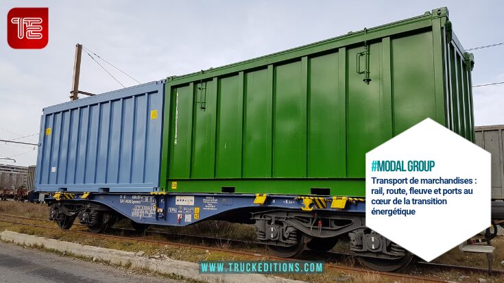 • Wagon ferroviaire transportant deux conteneurs open top intermodaux